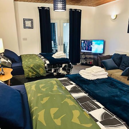 Modern 2 Bedroom Apt Derby City Экстерьер фото