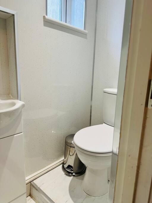 Modern 2 Bedroom Apt Derby City Экстерьер фото