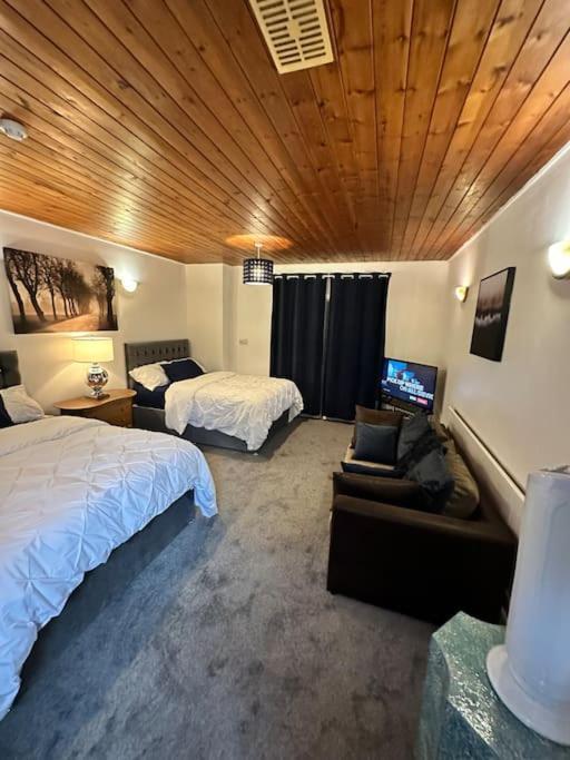 Modern 2 Bedroom Apt Derby City Экстерьер фото