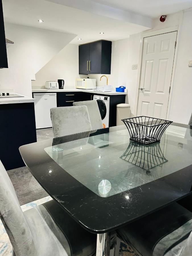 Modern 2 Bedroom Apt Derby City Экстерьер фото