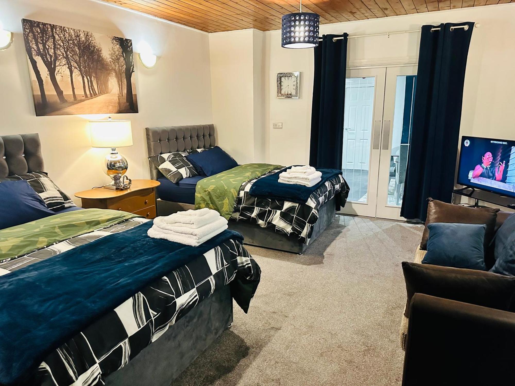 Modern 2 Bedroom Apt Derby City Экстерьер фото